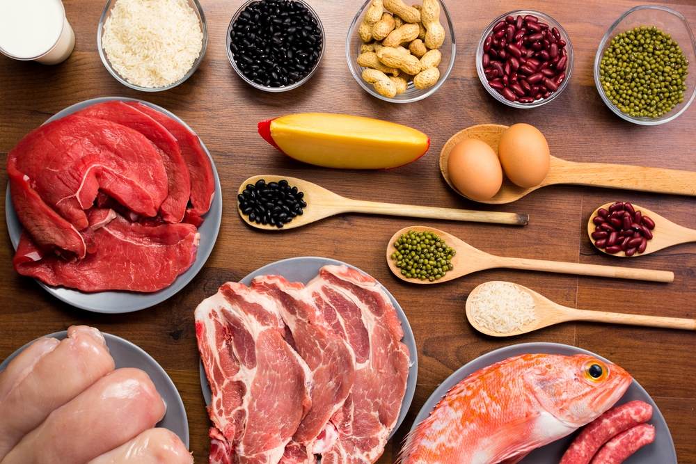 Produkty spożywcze bogate w białko: mięso, ryby, jaja, rośliny strączkowe