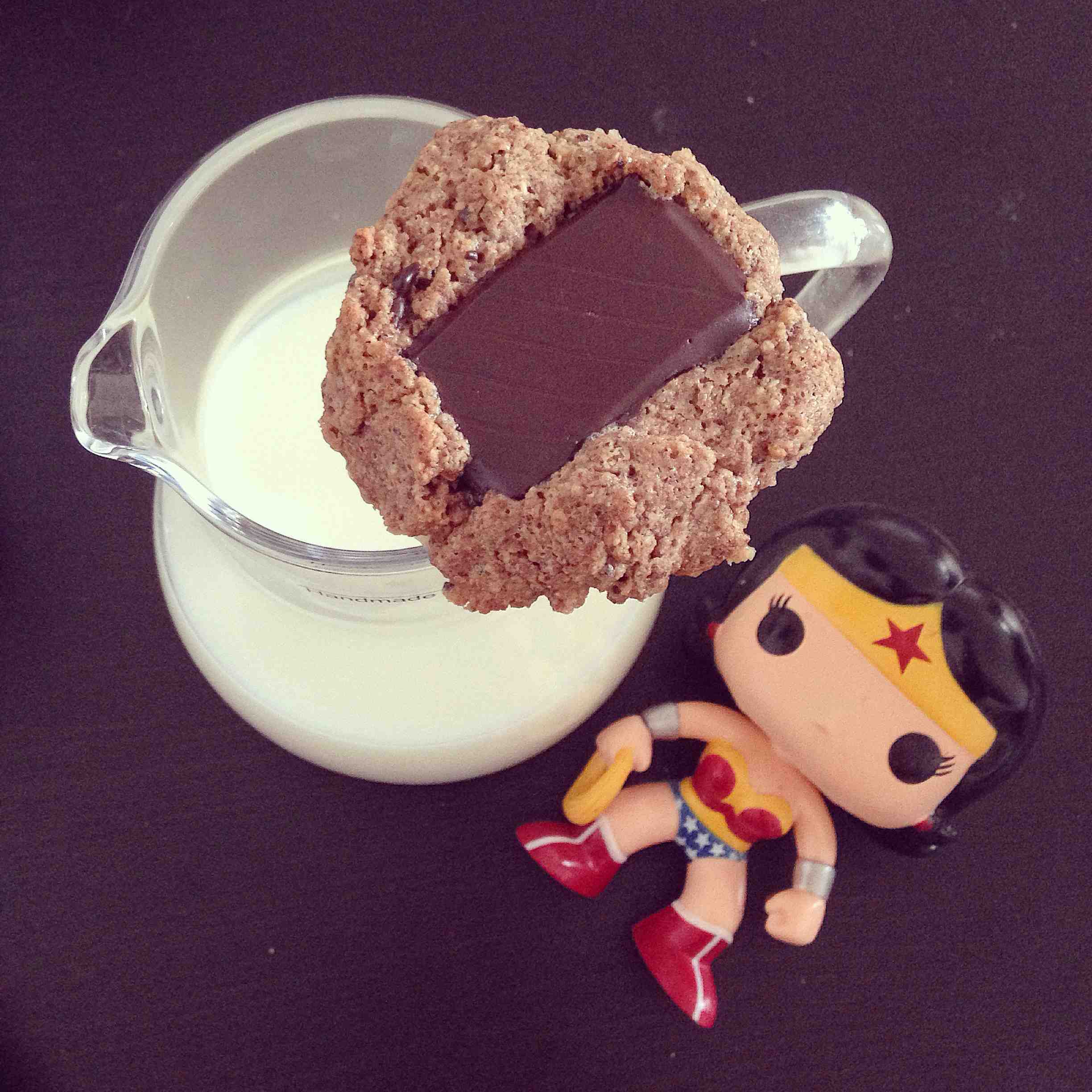 proteinowe czekoladowo-migdałowe cookies bez cukru i bez mąki
