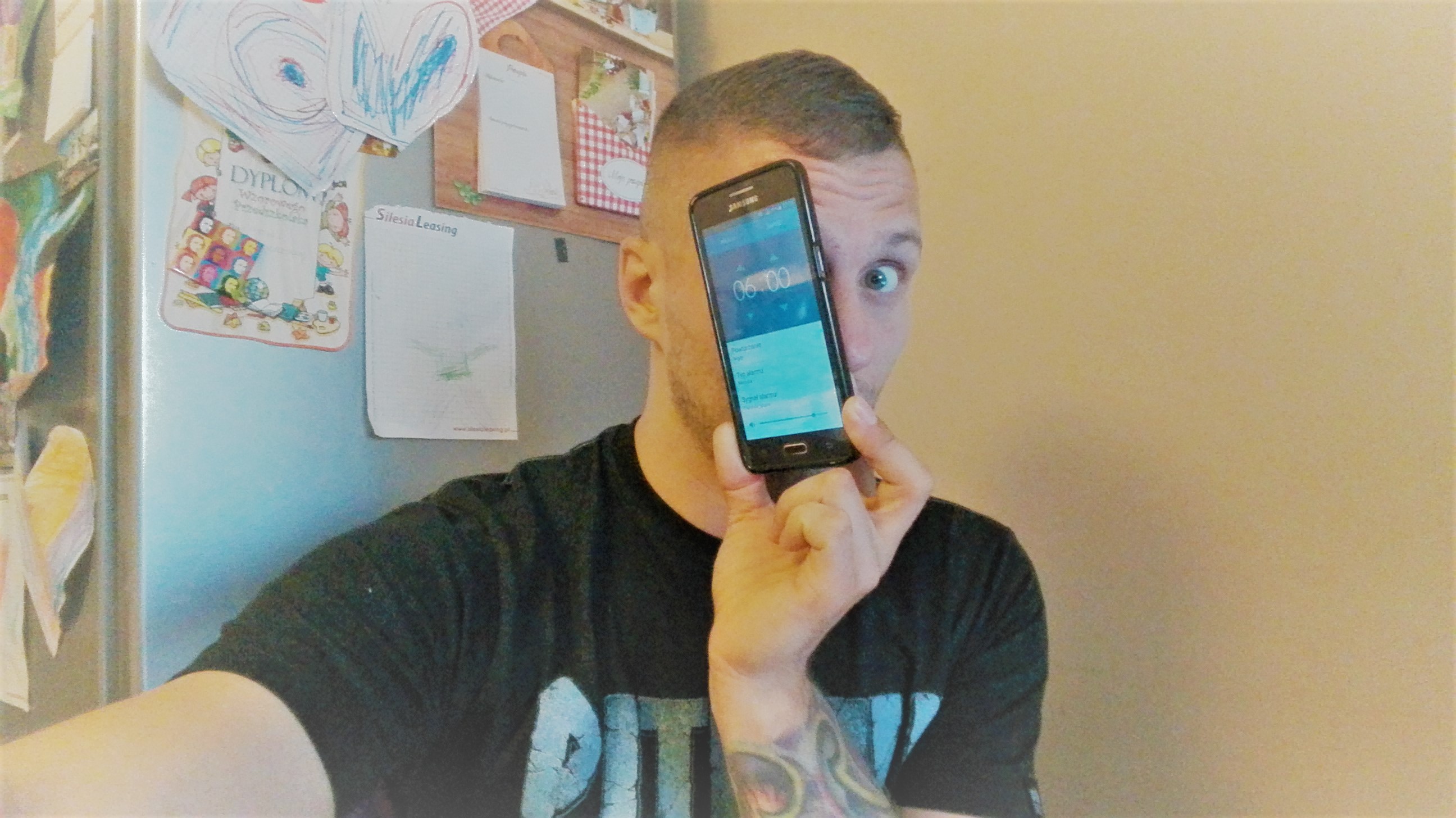 Jak nie zaspać do pracy - nie wiem.