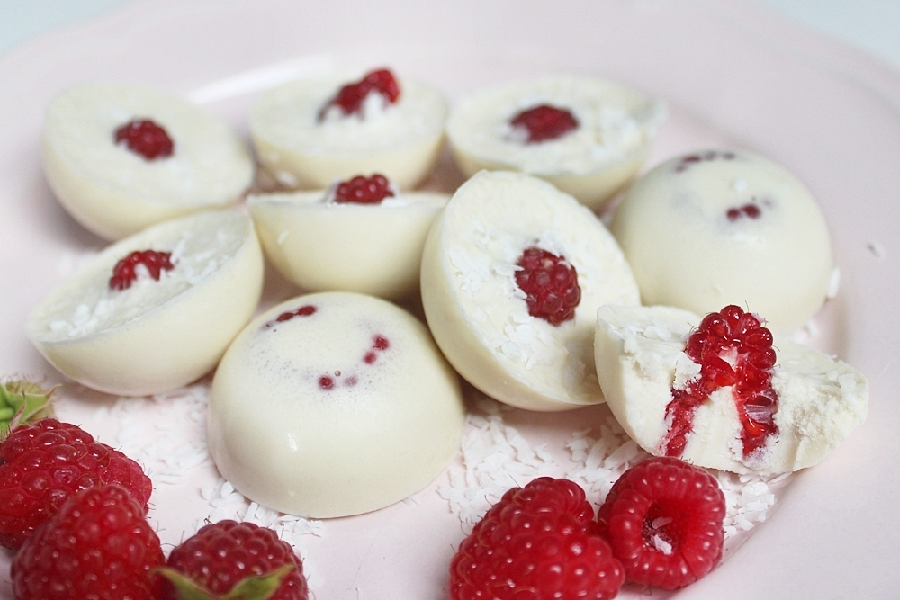 Proteinowa biała czekolada z malinami