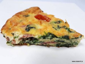 FRITTATA ZE SZPINAKIEM I BOCZKIEM