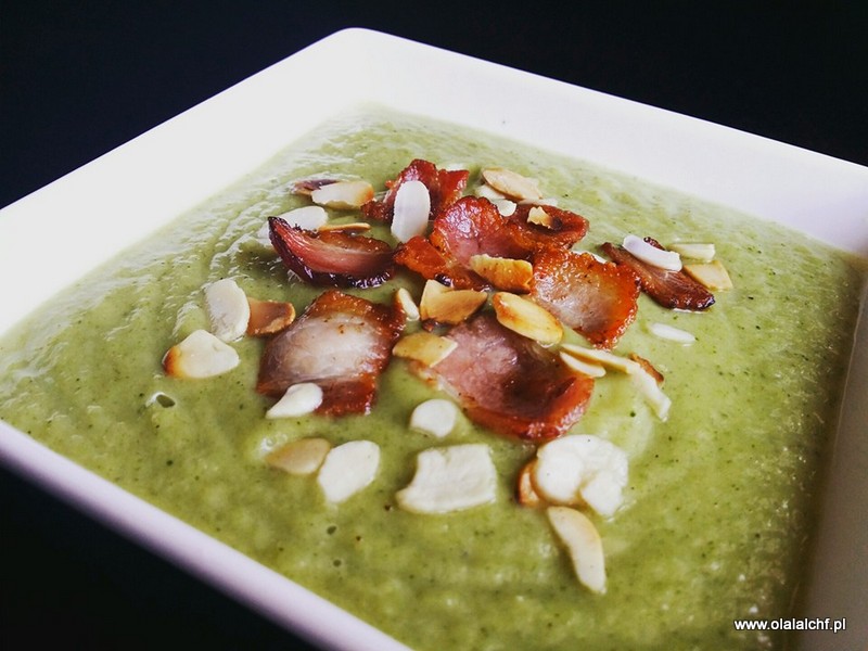 ZUPA KREM Z BROKUŁÓW Z CHIPSAMI BEKONOWYMI (LCHF, keto, optymalny, paleo, bez glutenu i laktozy)