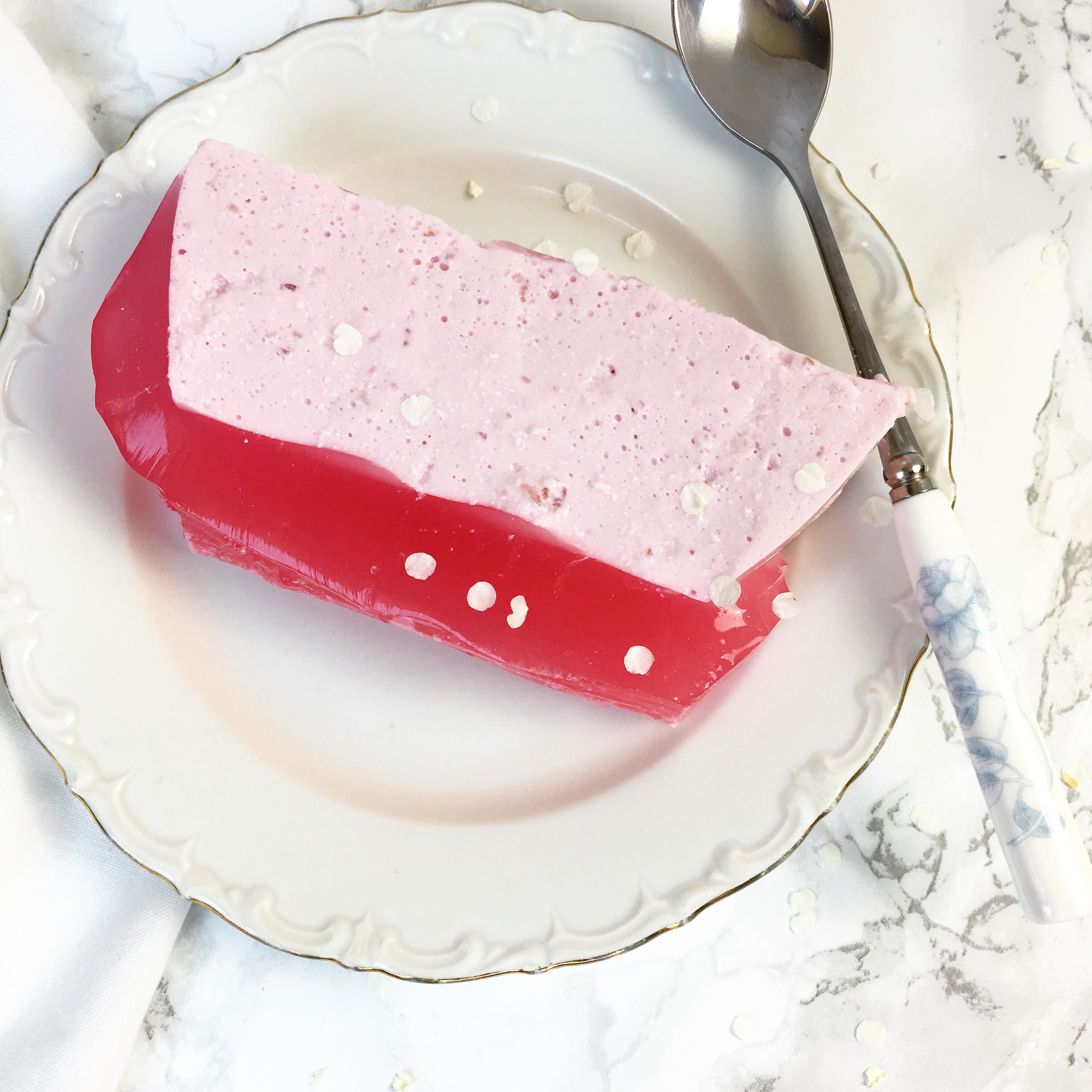 Puszysta pianka z galaretką (całość 610 kcal)