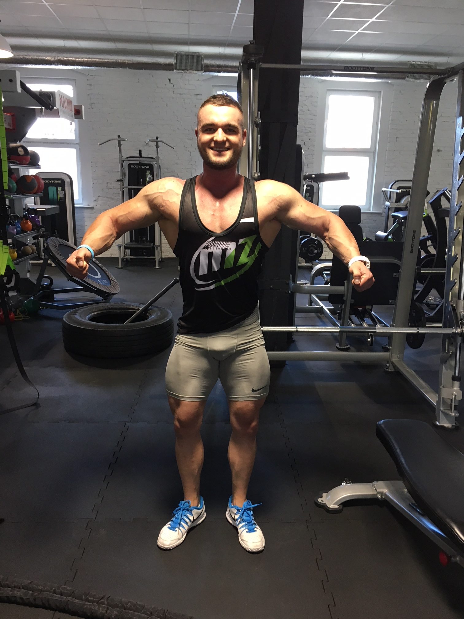 Intensywny trening czworogłowych na MASIE! 8 tydzień masy, kiedy redukcja?