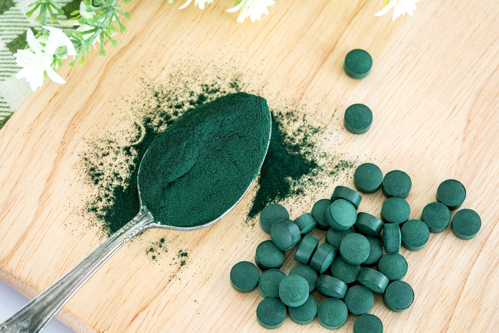 Czy naturalna substancja zawarta w spirulinie może obniżyć wysokie ciśnienie krwi?