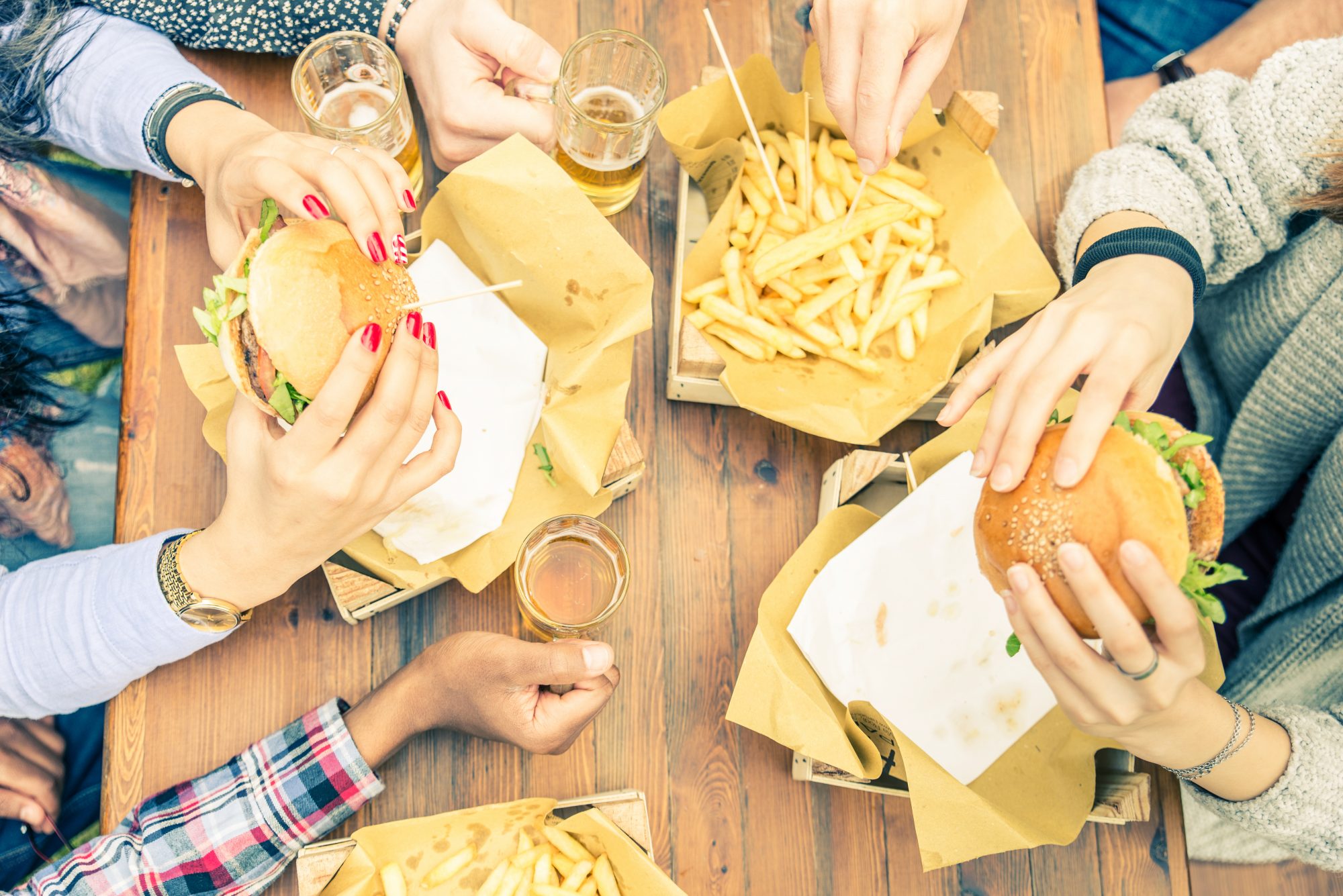 Tłuszcz z fast foodów a testosteron u mężczyzn